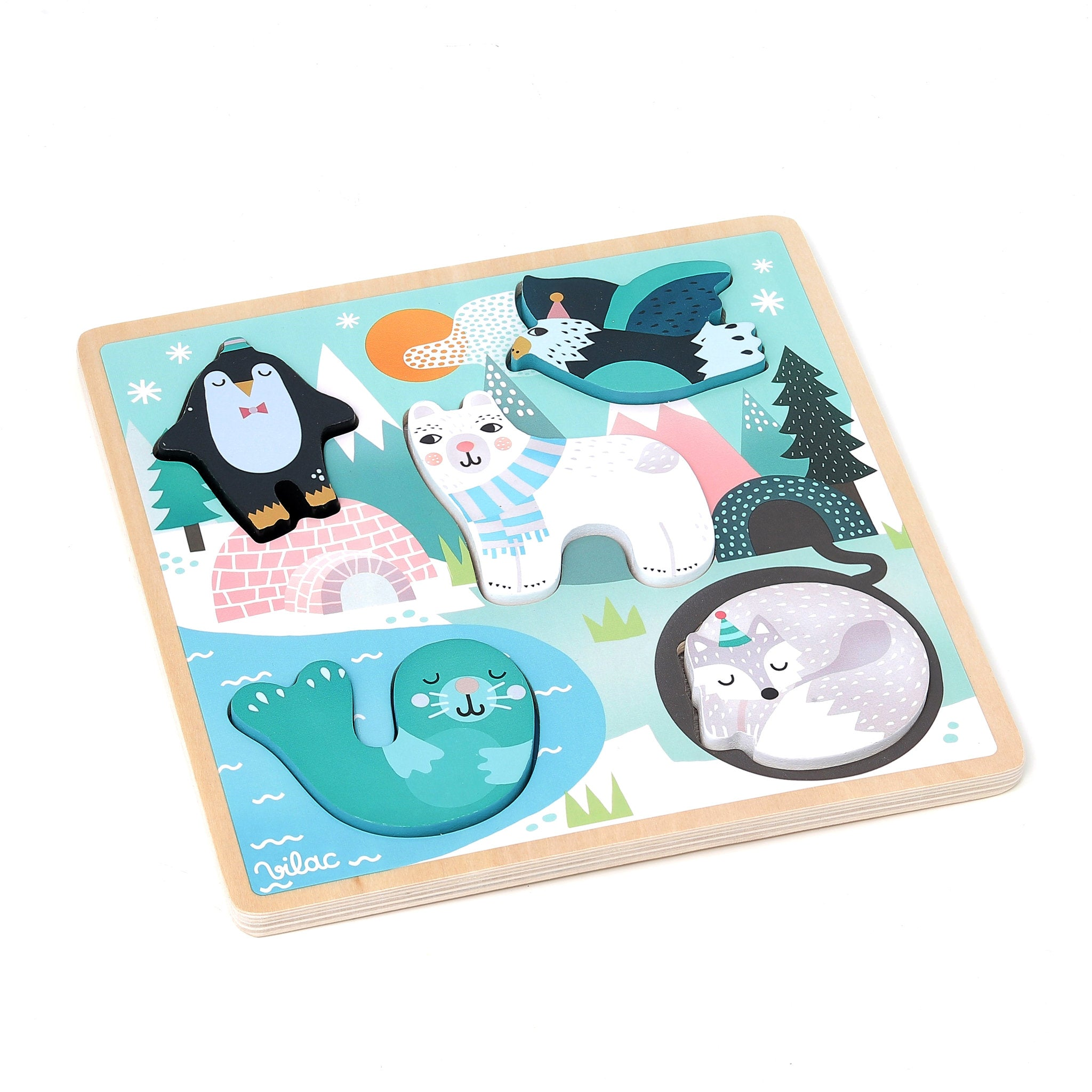 Ein Holzpuzzle mit Tiermotiven aus der Arktis wie Eisbär, Pinguin, Robbe, Eule und Fuchs in Schnee.