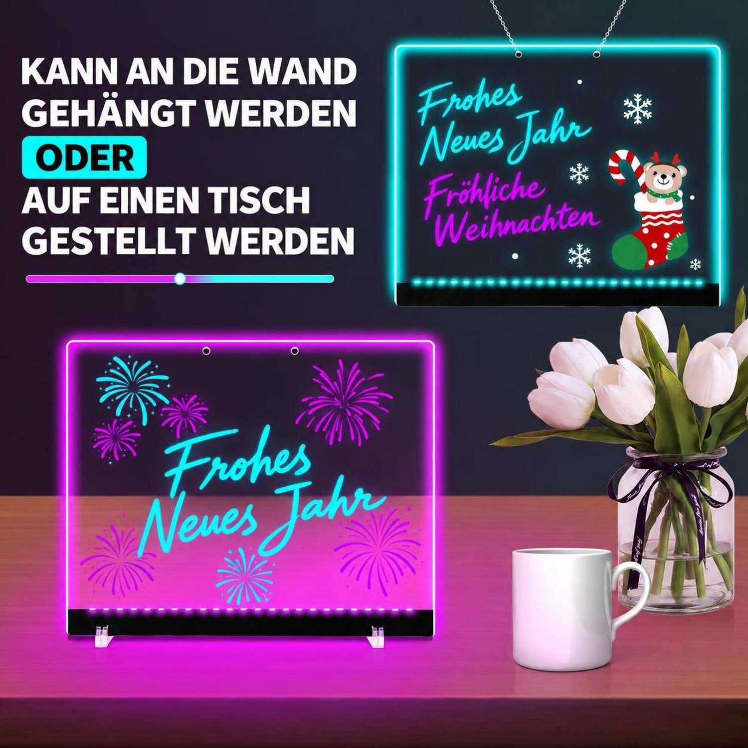Zwei beleuchtete Schilder mit Neujahrs- und Weihnachtsmotiven, weiße Tulpen in einer Vase und eine Tasse auf einem Tisch.