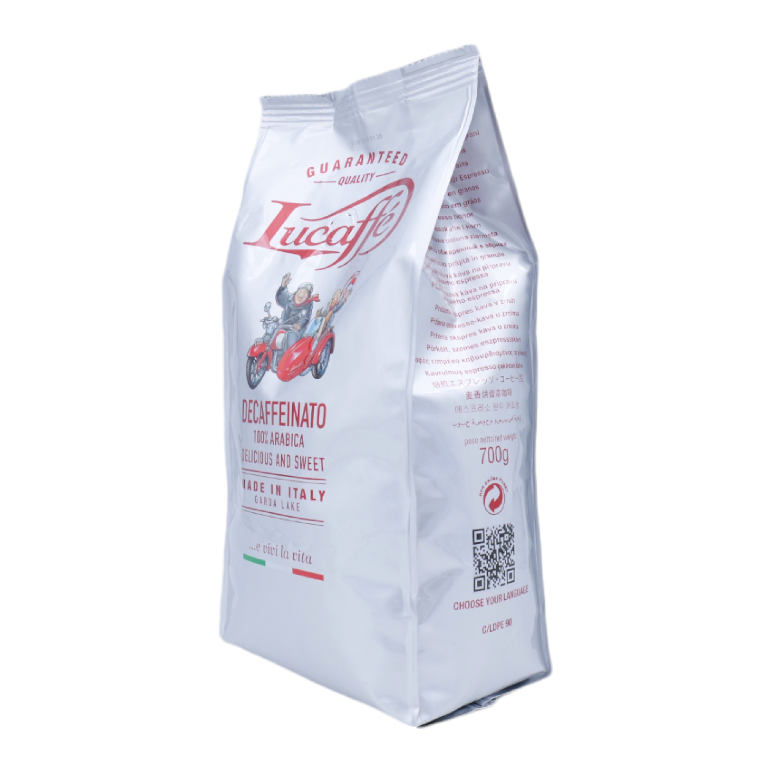 Eine silberne Lucaffé Decaffeinato Kaffeetüte mit einem Motiv von Personen auf einem roten Motorrad mit Beiwagen.