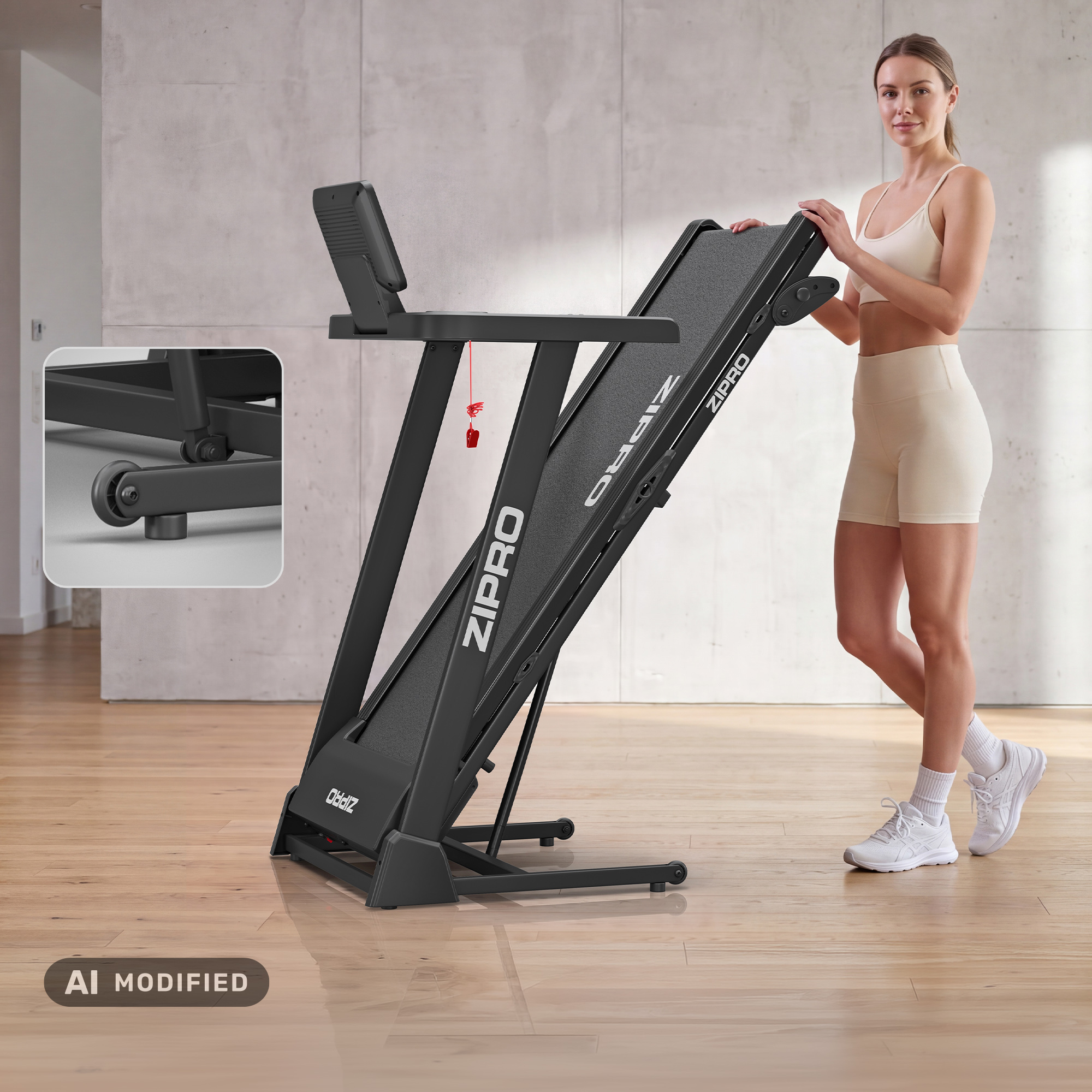 Una donna in abbigliamento sportivo tiene un tapis roulant Zipro nero pieghevole.