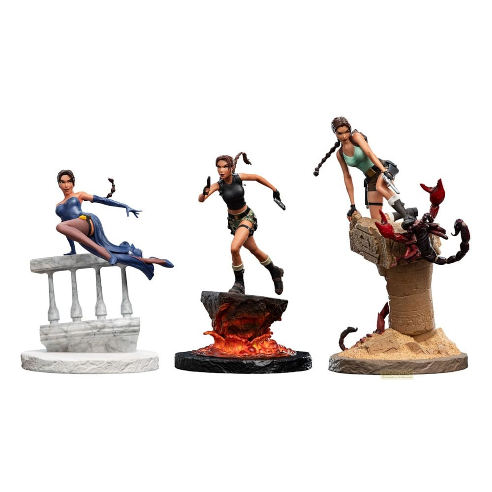 Drei Lara Croft Figuren auf verschiedenen Sockeln: auf einer Balustrade, auf Lava und auf einer antiken Säule mit Skorpion.