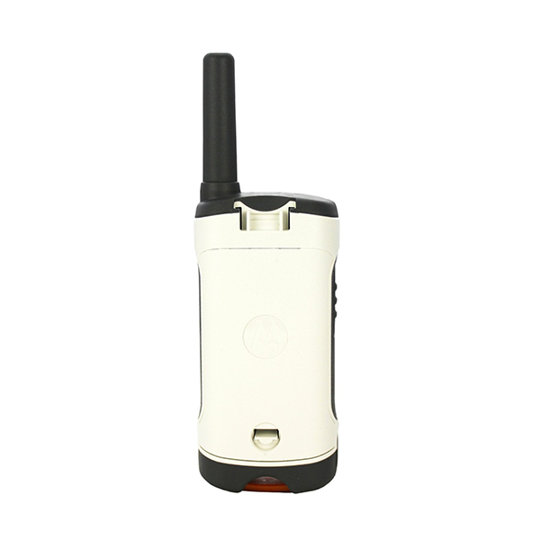 Vista posteriore di un walkie-talkie bianco e nero con antenna su sfondo bianco.