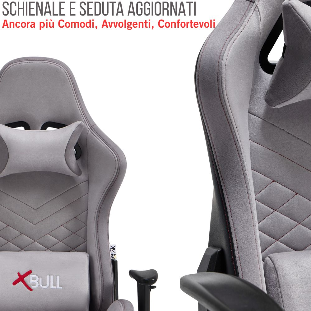 Sedia da gioco grigia con cuciture rosse e logo X-BULL su sfondo bianco.