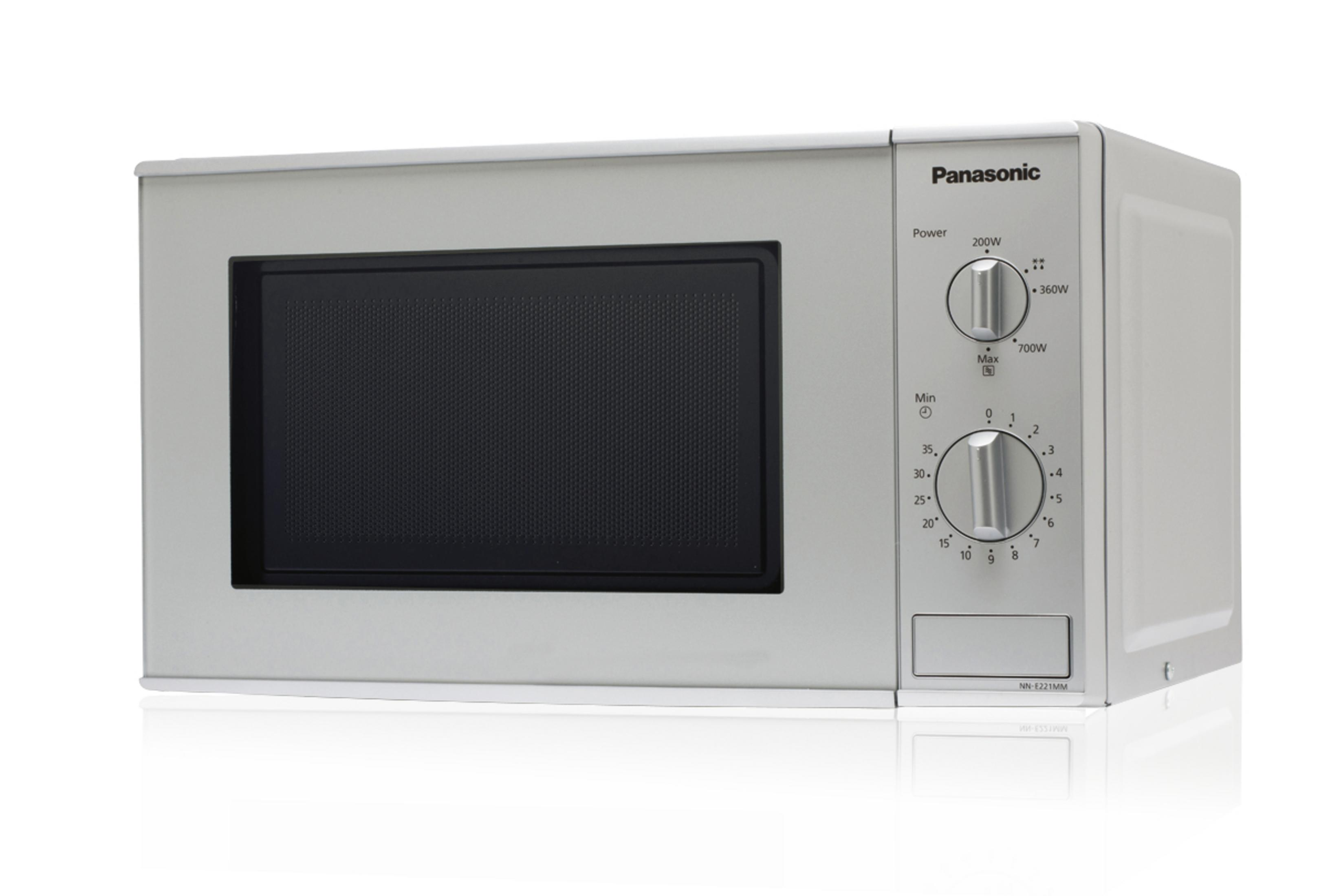 Un microondas Panasonic plateado con puerta de cristal negro y dos mandos giratorios en el panel derecho.