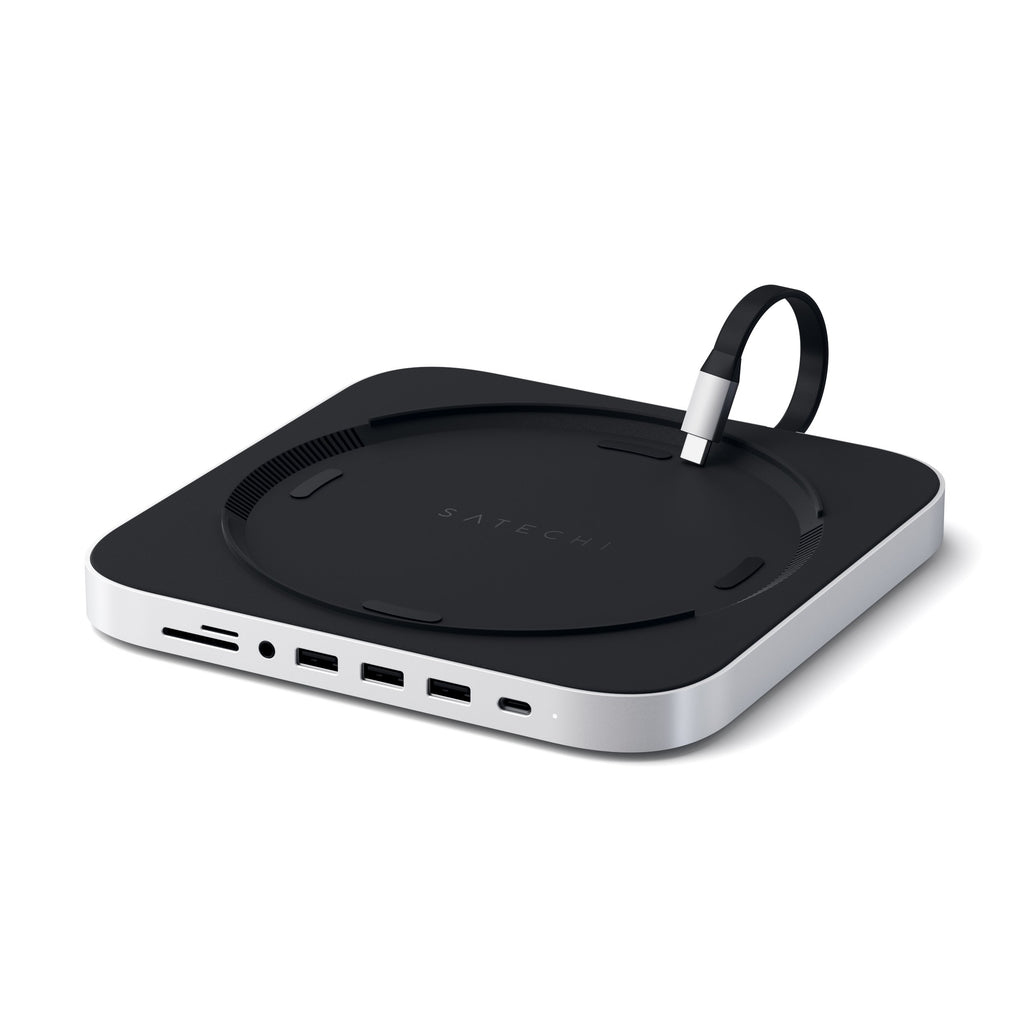 Soporte y concentrador Satechi plateado y negro con puertos y cable USB-C sobre fondo blanco.