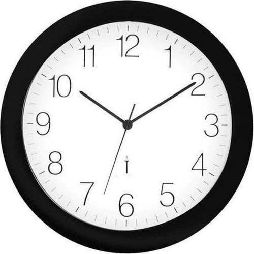 Eine schwarze Wanduhr mit weißem Zifferblatt und arabischen Zahlen zeigt zehn vor zehn.