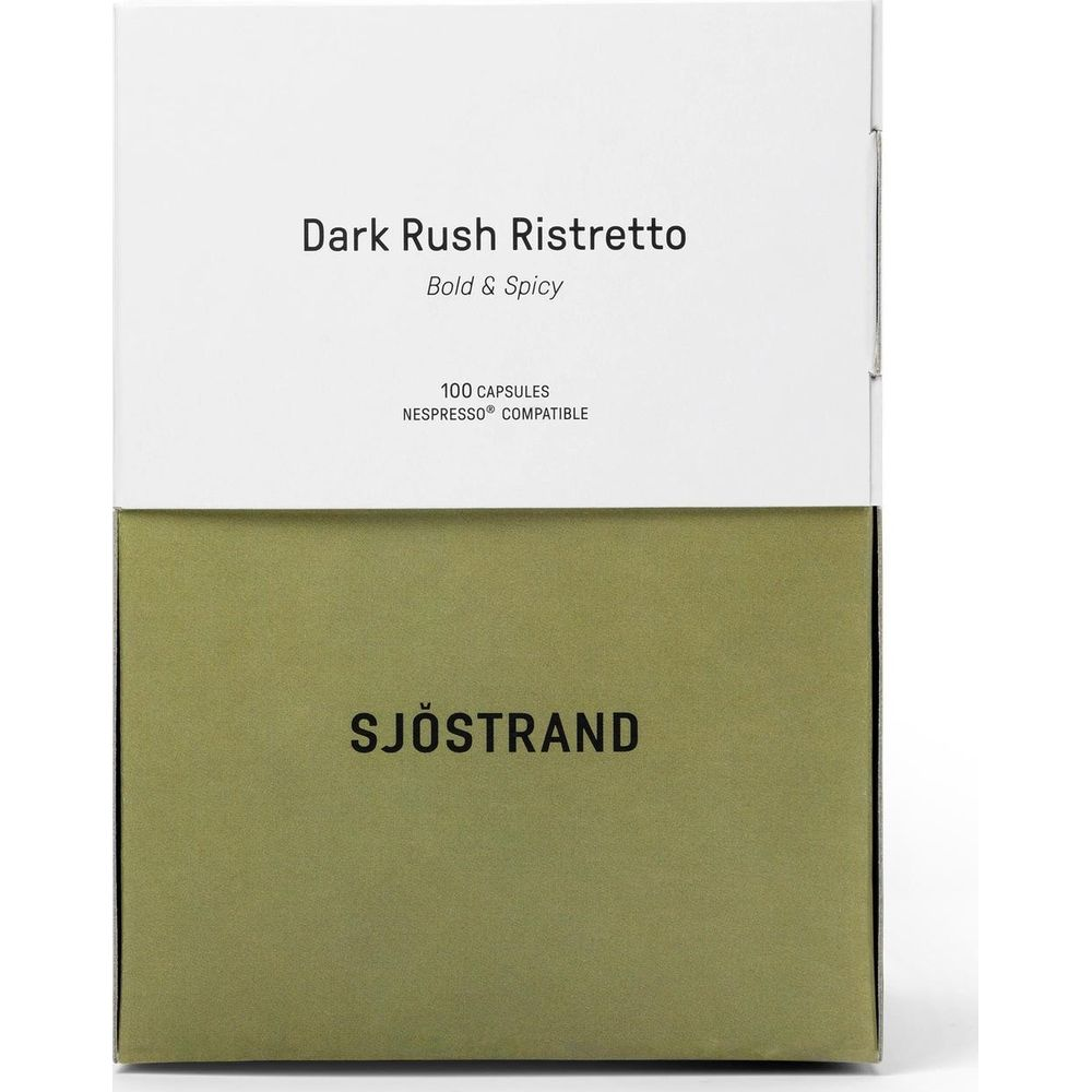 Una scatola di capsule di caffè Sjöstrand, bianca in alto e verde oliva in basso, con il testo Dark Rush Ristretto.