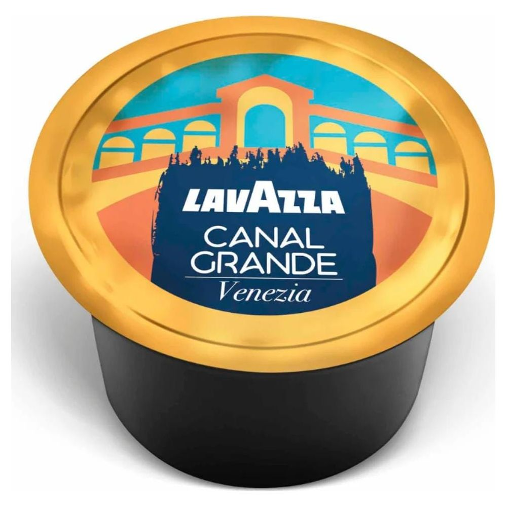Una capsula di caffè nera con bordo dorato e il logo Lavazza Canal Grande Venezia in alto.