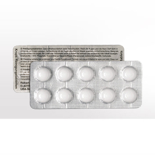 Un blister di dieci pastiglie detergenti bianche e rotonde su sfondo chiaro.