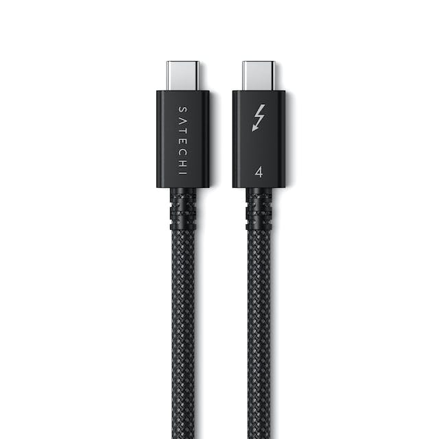 Dos cables USB-C trenzados negros de Satechi, uno con el logotipo de Thunderbolt 4, sobre fondo liso.