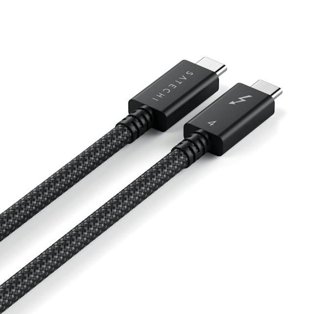 Dos cables USB-C trenzados negros con conectores plateados sobre un fondo blanco.