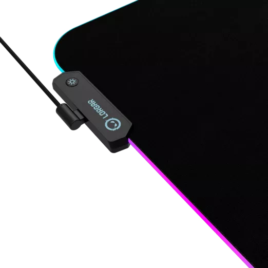 Czarna podkładka pod mysz dla graczy z żywym oświetleniem RGB wzdłuż krawędzi i modułem sterującym Lorgar.