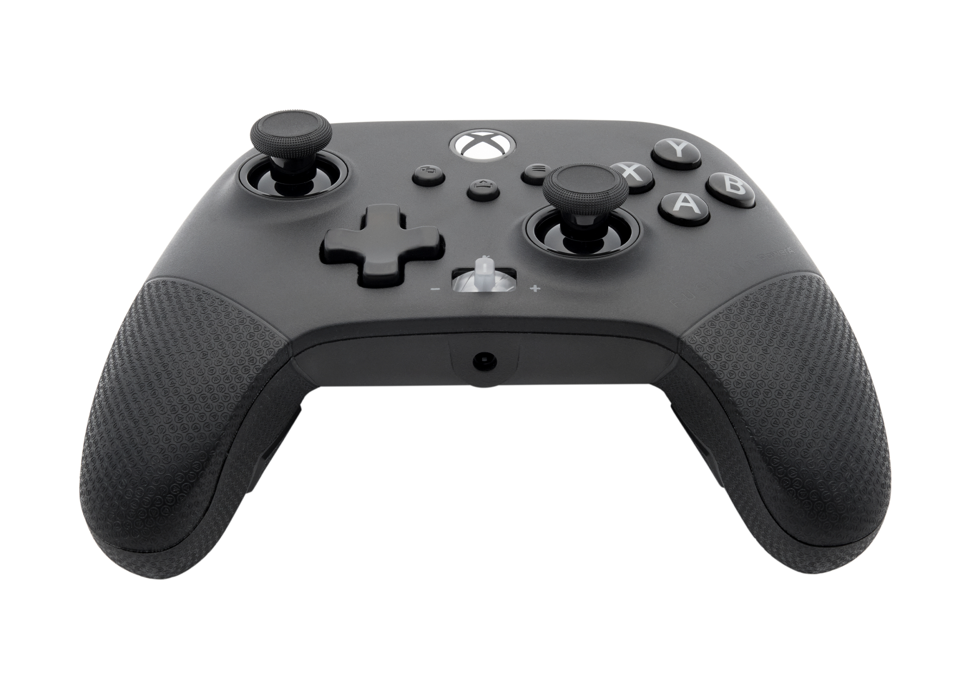 Un controller per videogiochi nero su sfondo bianco, con due joystick, una croce direzionale e pulsanti.