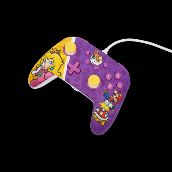 Un mando de juegos morado y amarillo con gráficos de Super Mario y la Princesa Peach sobre fondo negro.