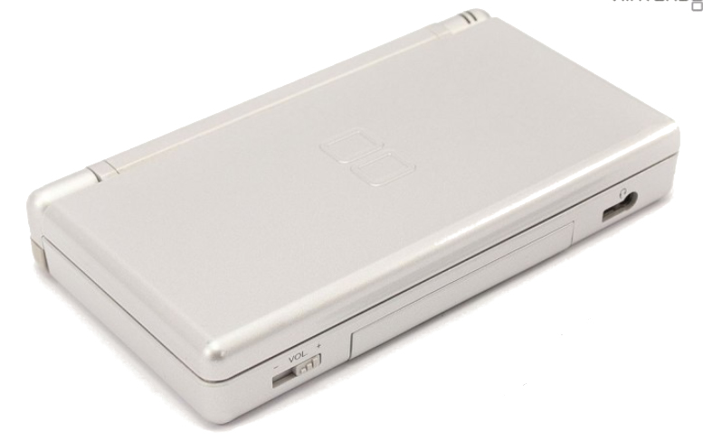 Eine geschlossene silberne Nintendo DS Lite Konsole auf weißem Hintergrund.