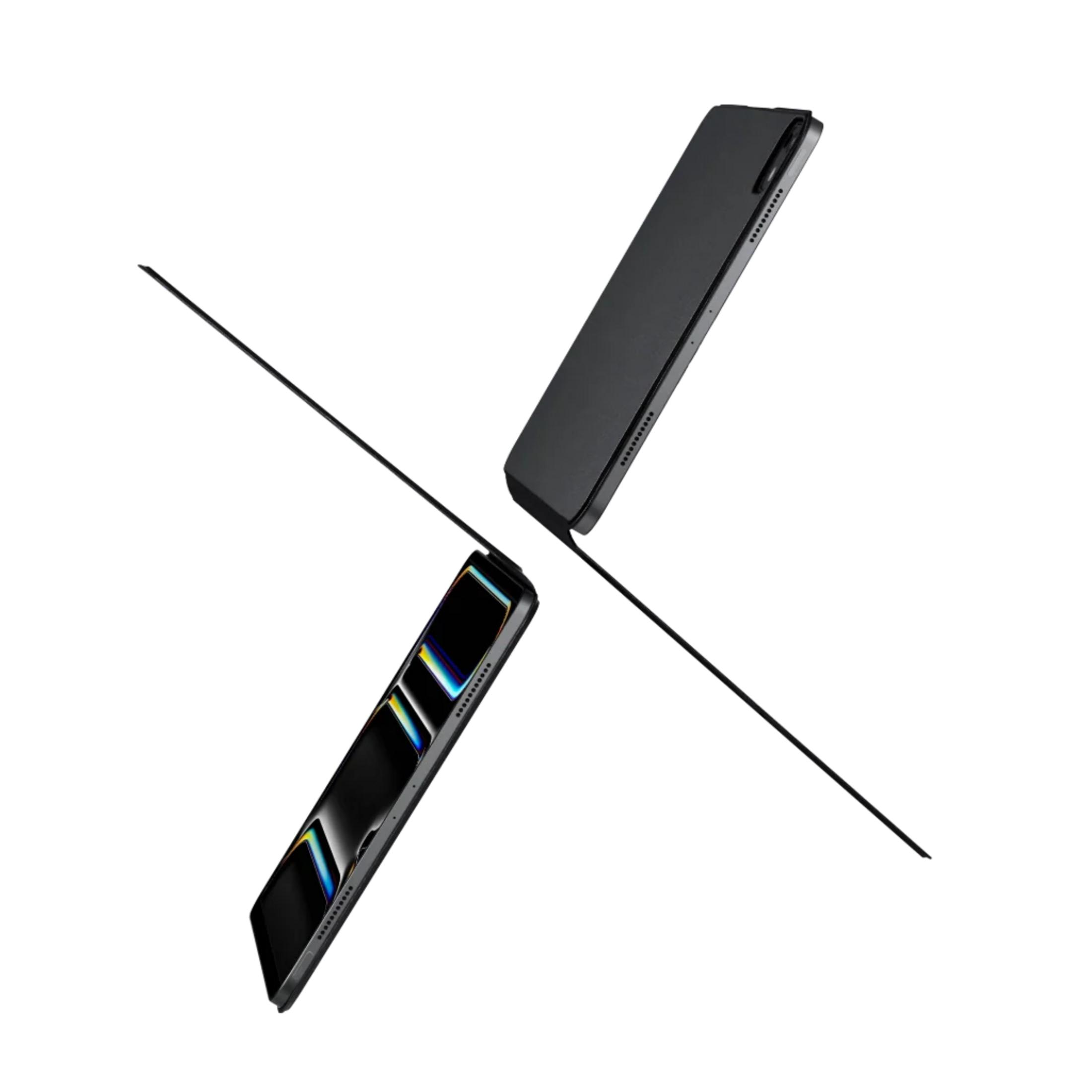 Ein modernes Tablet mit einem schwarzen Schutzcover, das auf einer weißen Oberfläche positioniert ist.