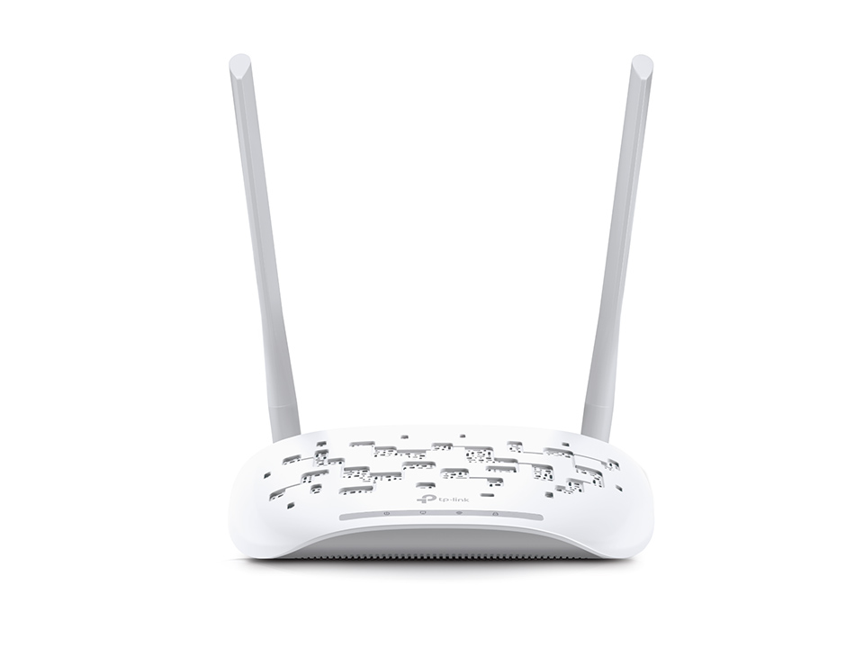 Ein weißer WLAN-Router mit zwei Antennen steht auf einer weißen Oberfläche vor hellem Hintergrund.