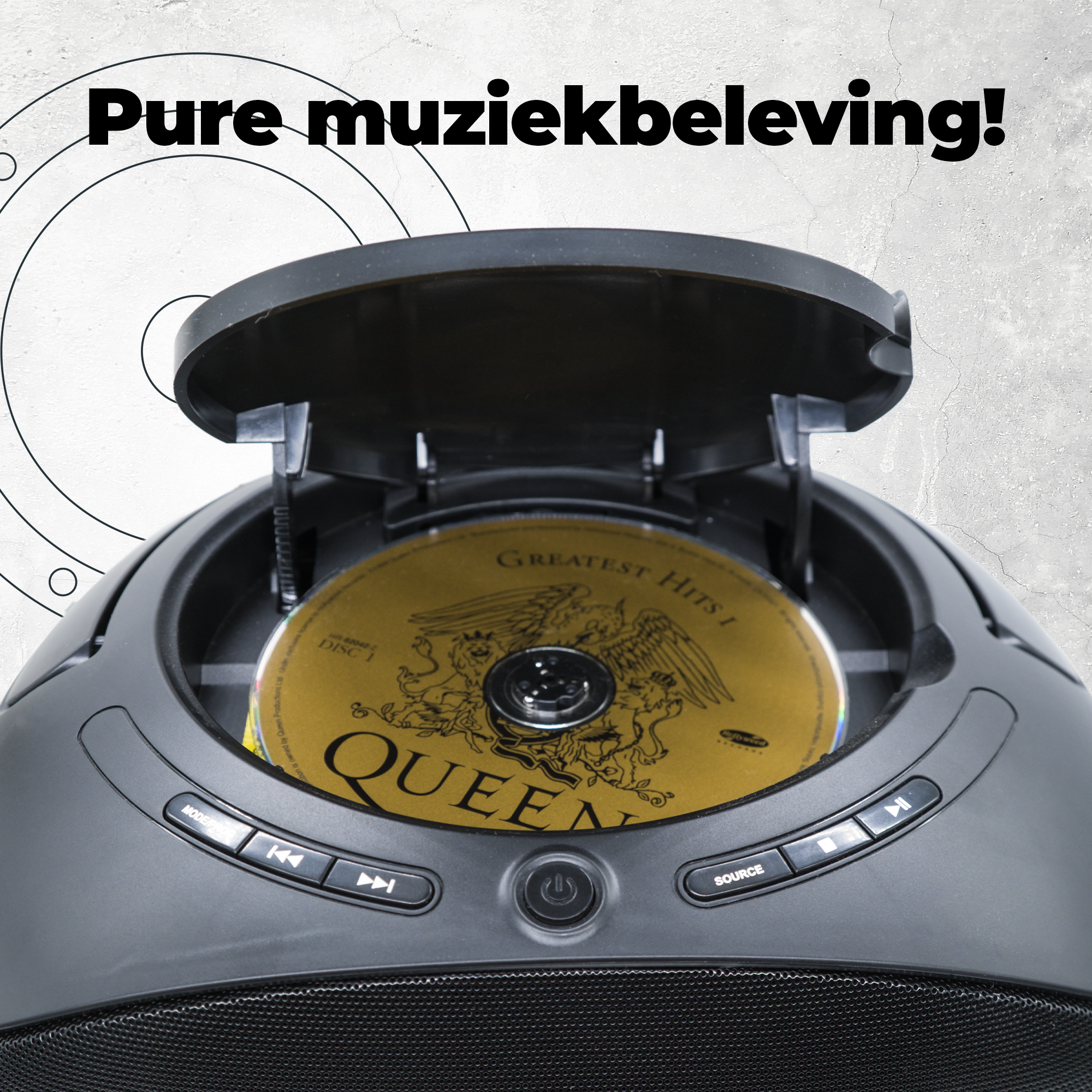 Radio nera con lettore CD aperto e CD dei Queen. Il testo sopra dice Pure muziekbeleving!