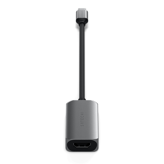 Szary adapter Satechi USB-C na HDMI z oplotem na białym tle.