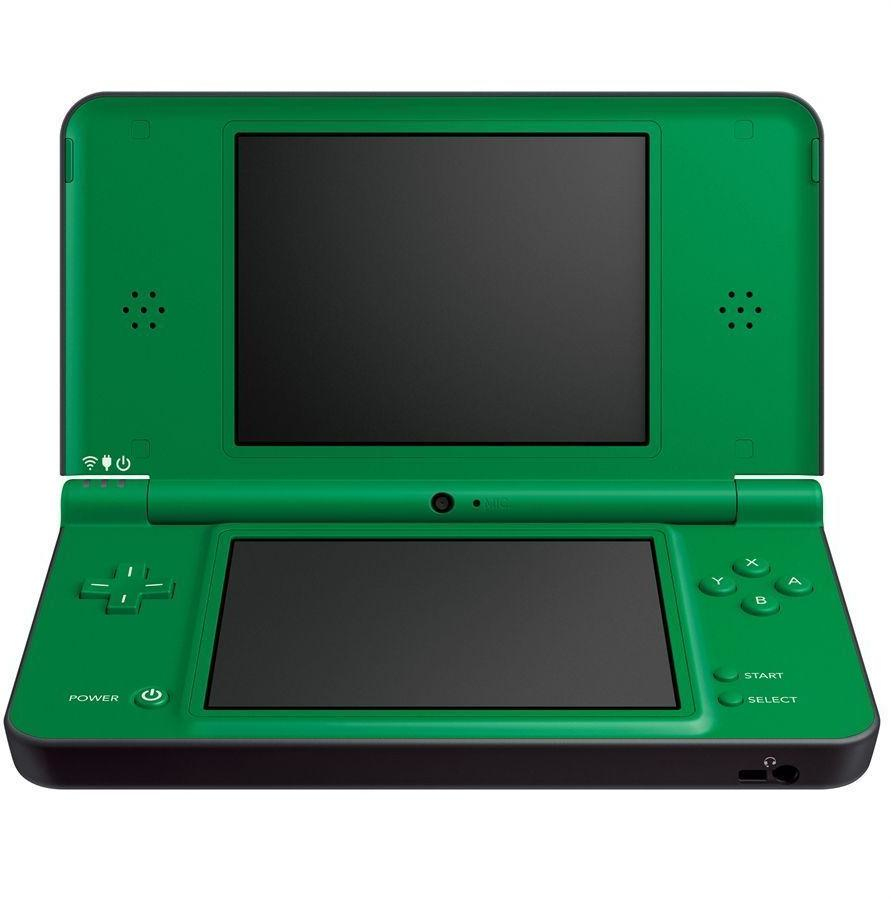 Eine grüne Nintendo DSi XL Handheld-Konsole mit zwei Bildschirmen.