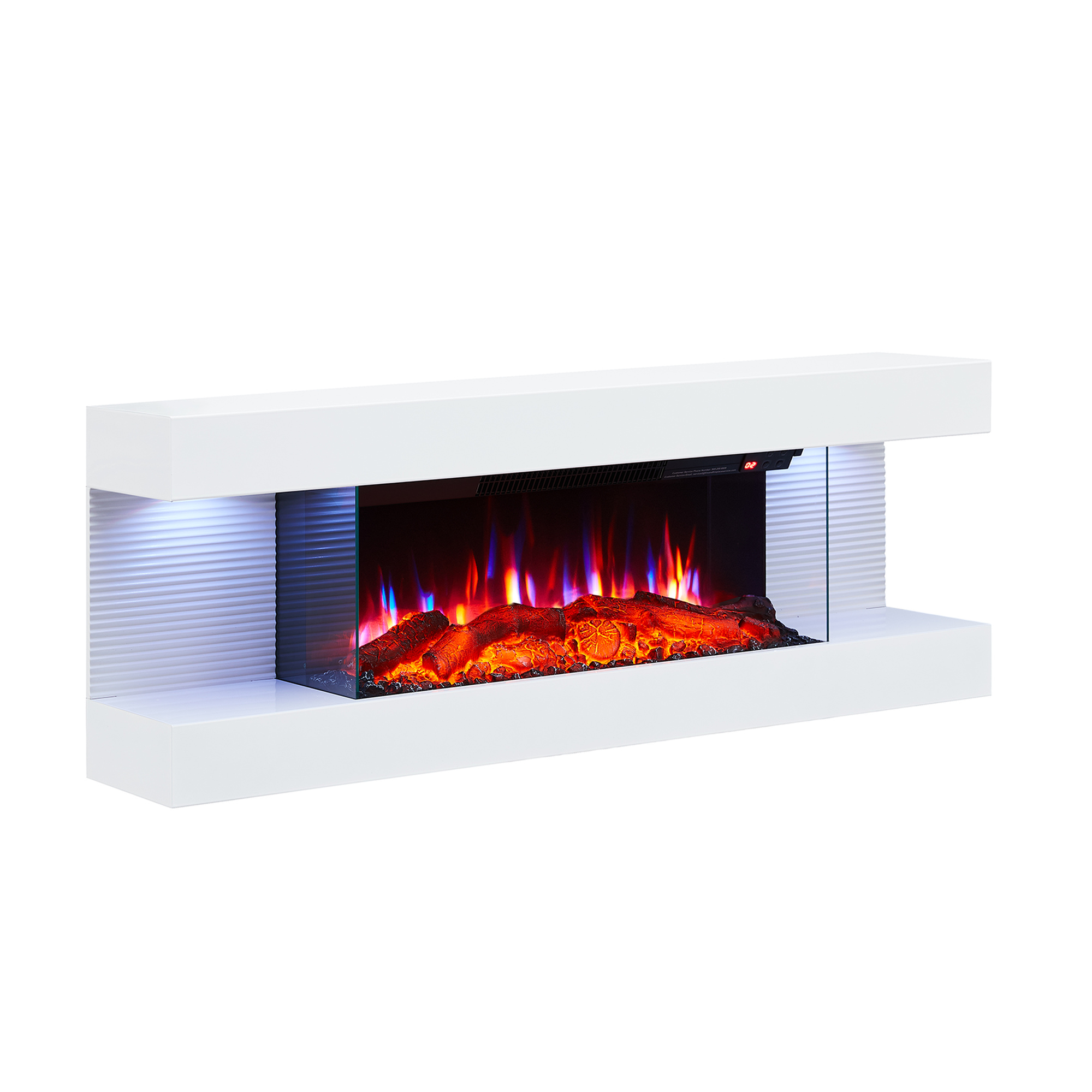 Ein moderner weißer Elektrokamin mit bunten Flammeneffekten und glühenden Holzscheiten.