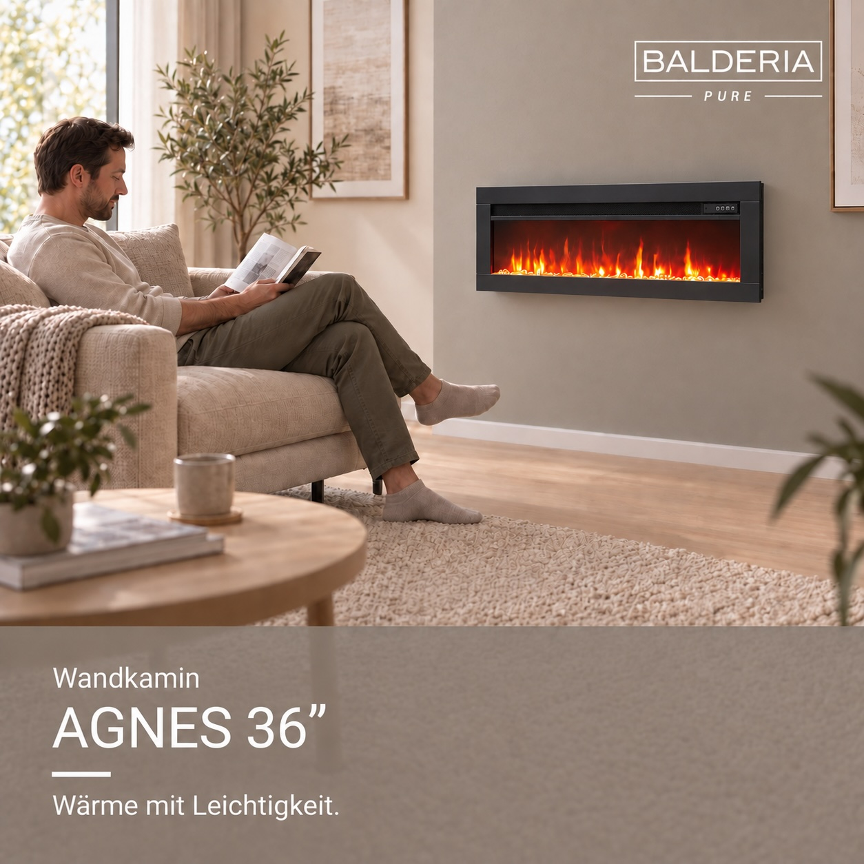 Ein Mann liest auf einem Sofa ein Buch neben einem modernen Wandkamin in einem hellen Wohnzimmer.