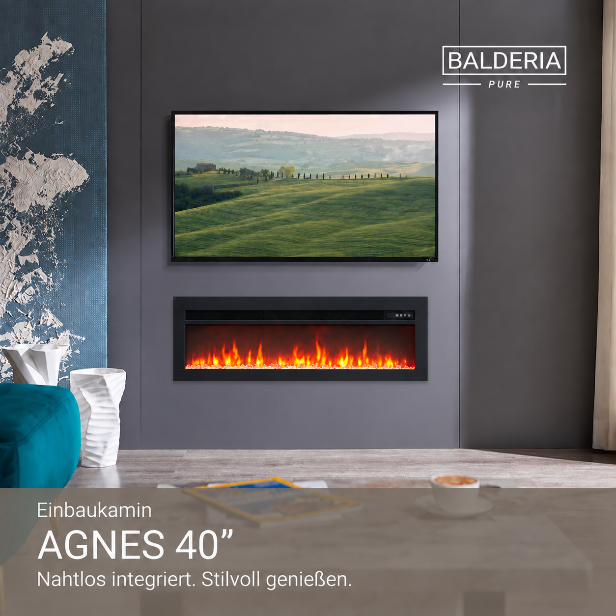 Wand mit TV und integriertem Elektrokamin Balderia Pure Agnes 40" in moderner Einrichtung.