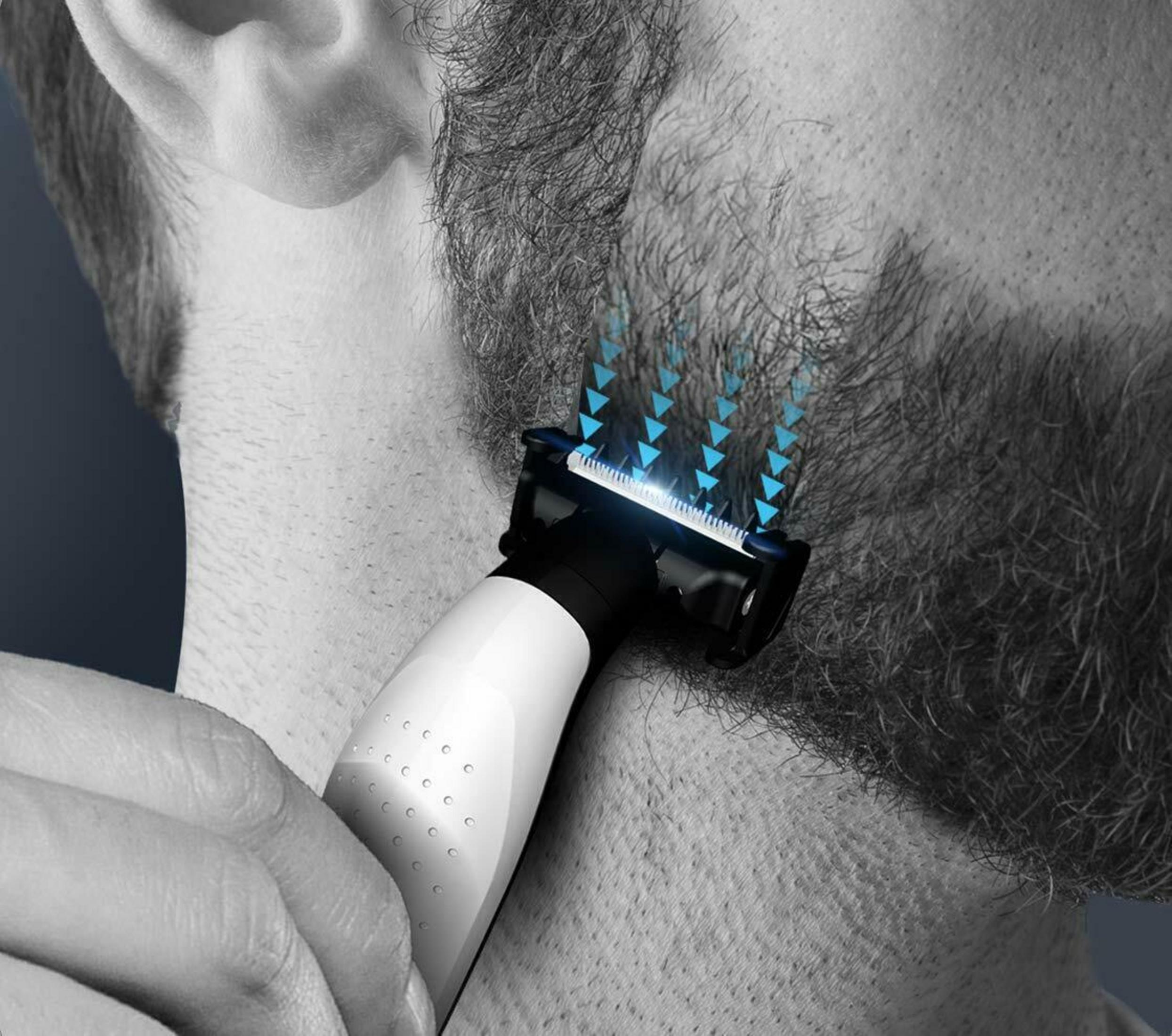Un hombre recorta su barba con una afeitadora blanca y negra, con flechas azules que indican el corte.
