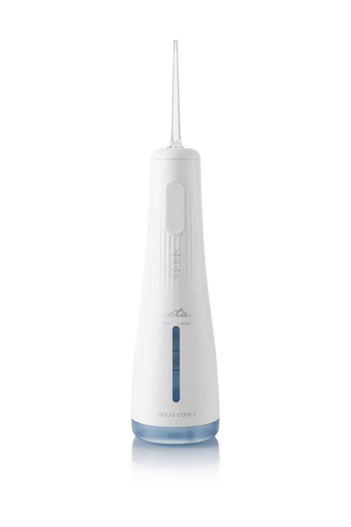 Un idropulsore orale portatile bianco con serbatoio d'acqua blu su sfondo bianco.