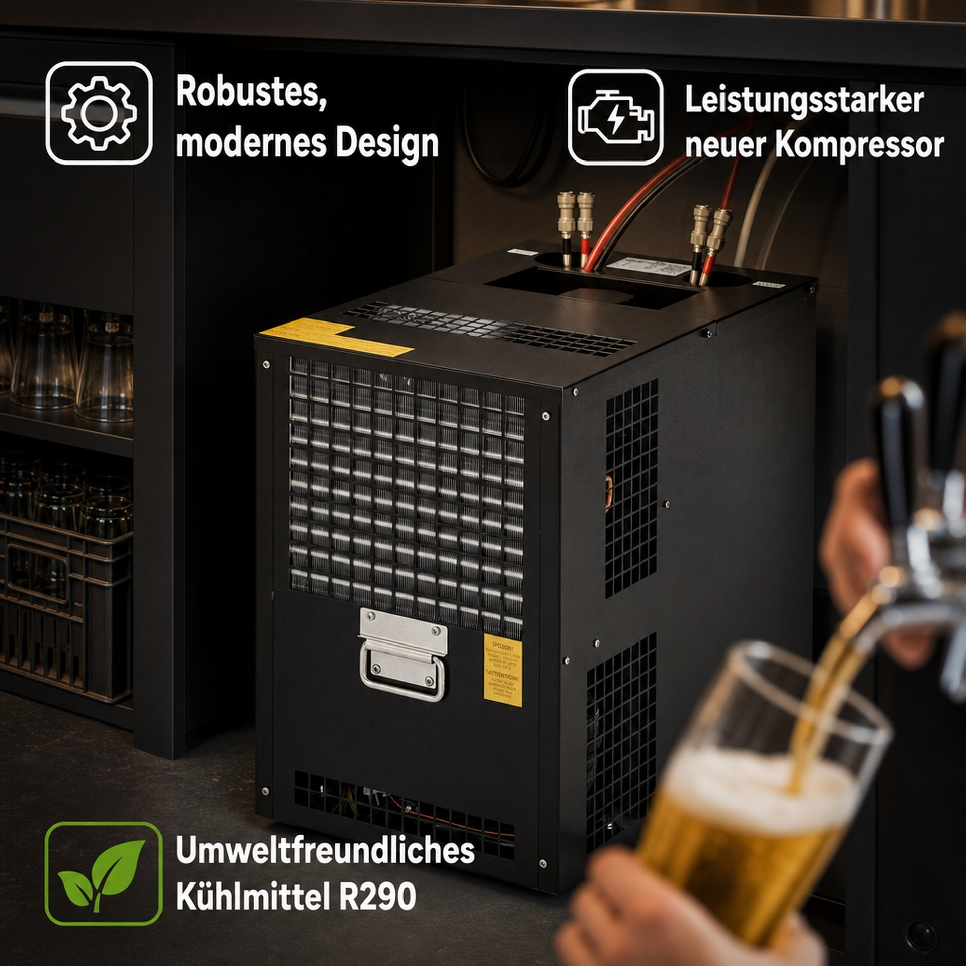 Unità di raffreddamento nera sottobanco in un bar con testi su design, compressore e refrigerante.