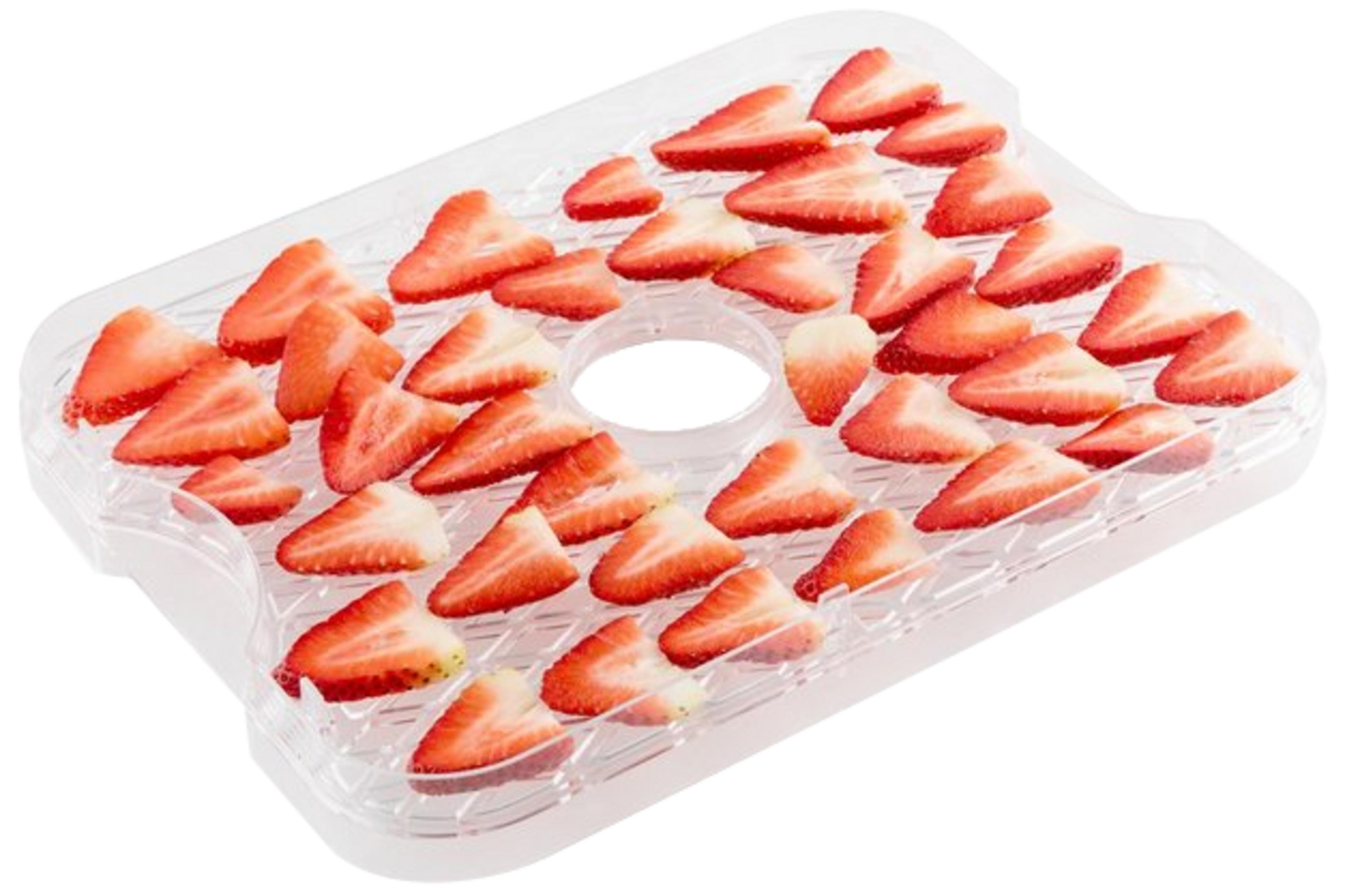 Geschnittene Erdbeeren liegen auf einem transparenten Tablett zur Dehydrierung.