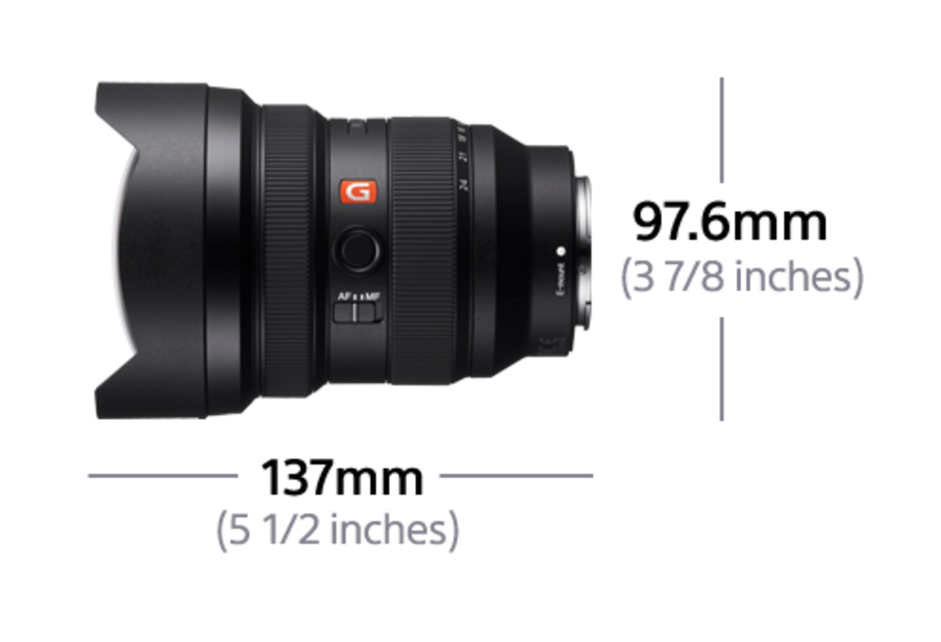 Lente de cámara negra con dimensiones: 137mm de largo y 97,6mm de diámetro.