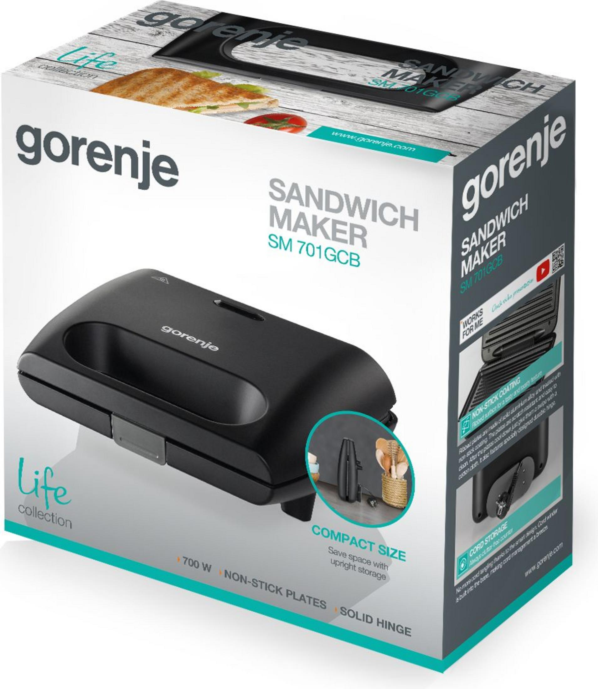 Opakowanie czarnego opiekacza do kanapek Gorenje SM 701GCB ze zdjęciami.