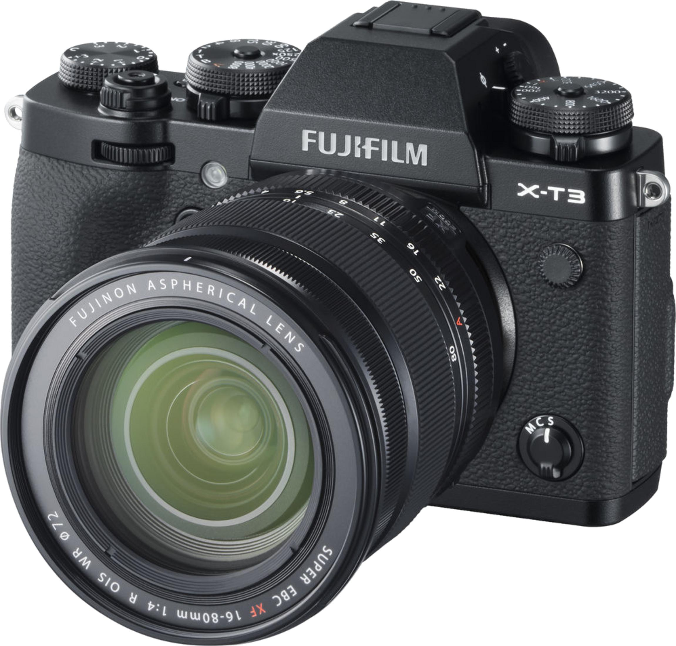 Eine schwarze Fujifilm X-T3 spiegellose Kamera mit angesetztem Zoomobjektiv vor hellem Hintergrund.