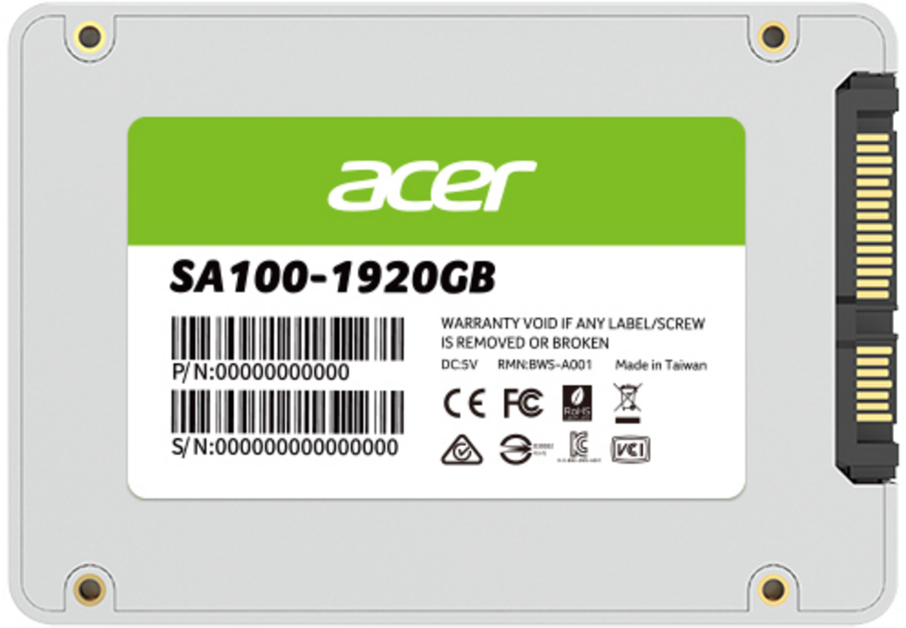 Un SSD grigio Acer SA100 da 1920 GB con logo verde, codici a barre e connettore SATA a destra.