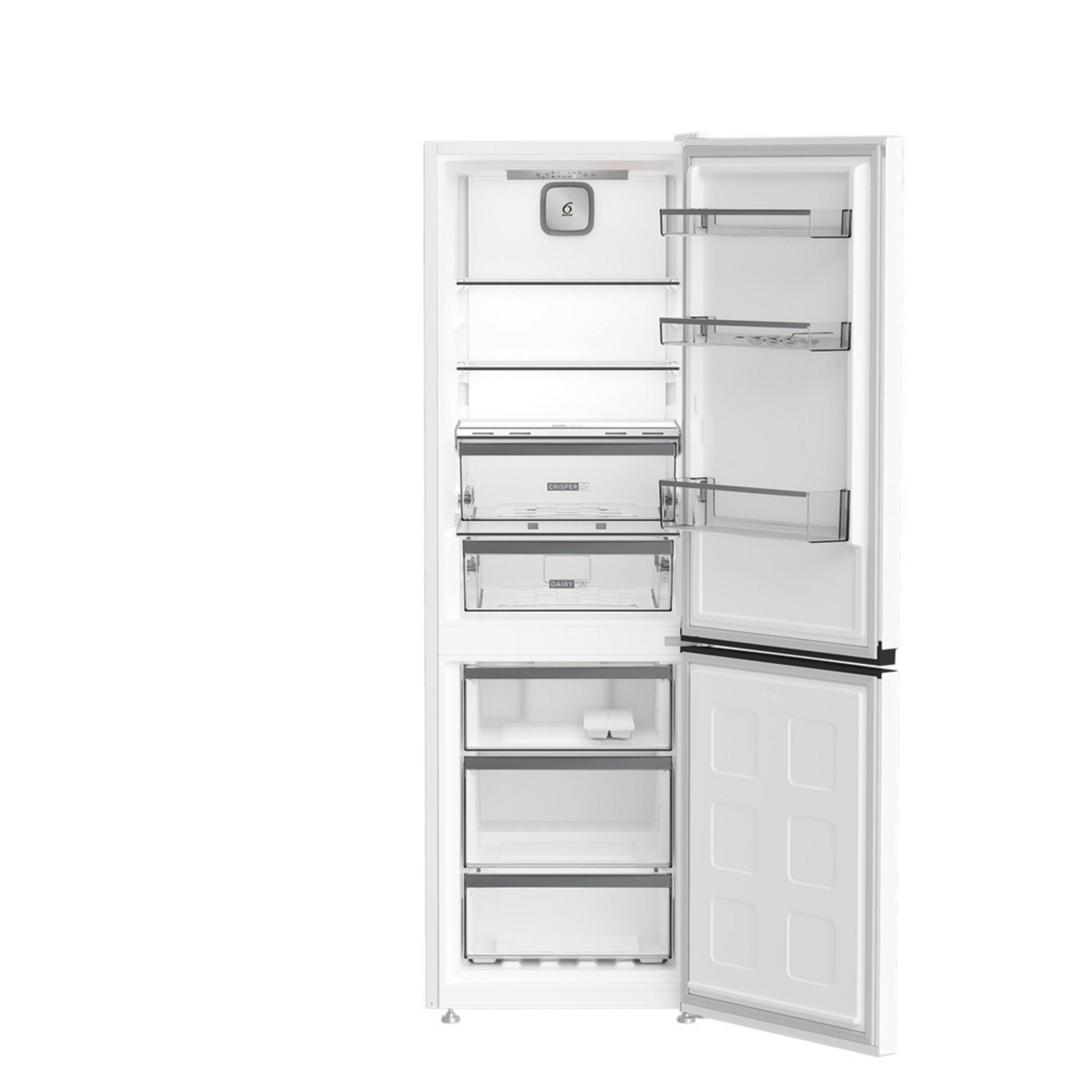Frigorífico blanco con puertas abiertas, estantes vacíos, cajones para verduras y compartimentos.