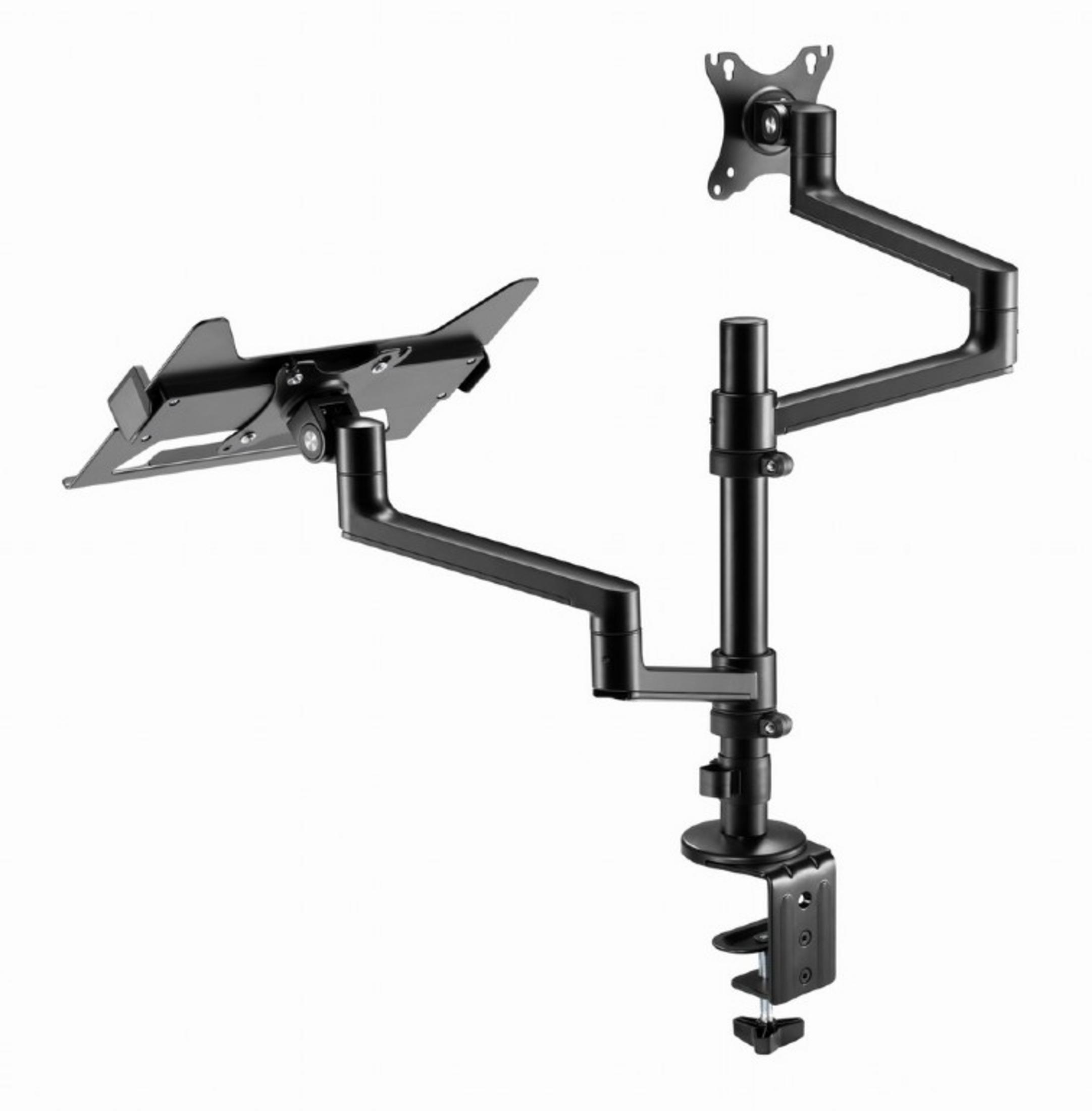 Eine schwarze Tischhalterung für zwei Monitore und ein Laptop mit Gelenkarmen und Klemme vor weißem Hintergrund.