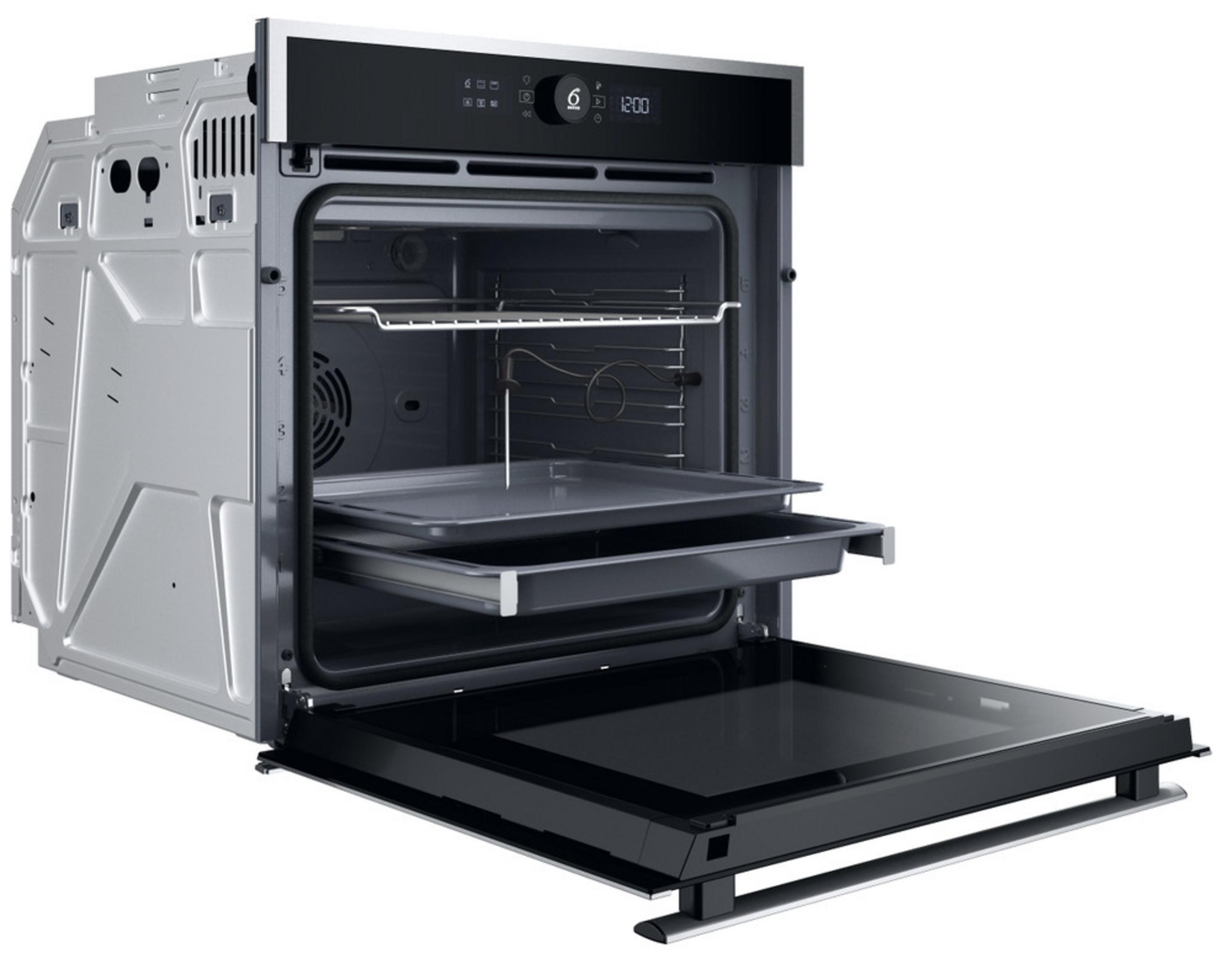 Moderno horno empotrado gris con puerta abierta, rejilla y dos bandejas dentro.
