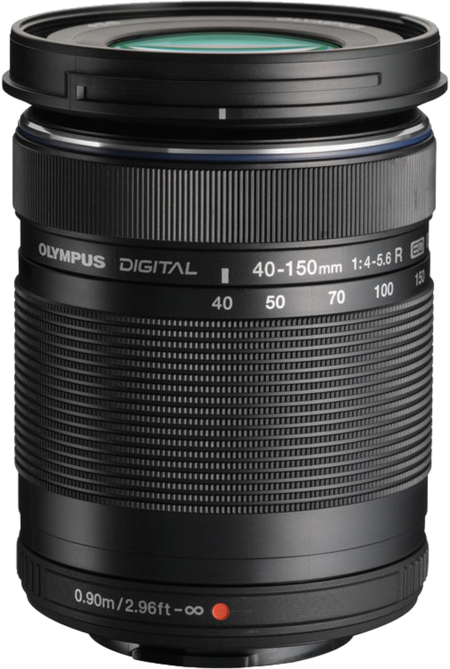 Obiettivo per fotocamera Olympus nero 40-150 mm con ghiere scanalate su sfondo bianco.