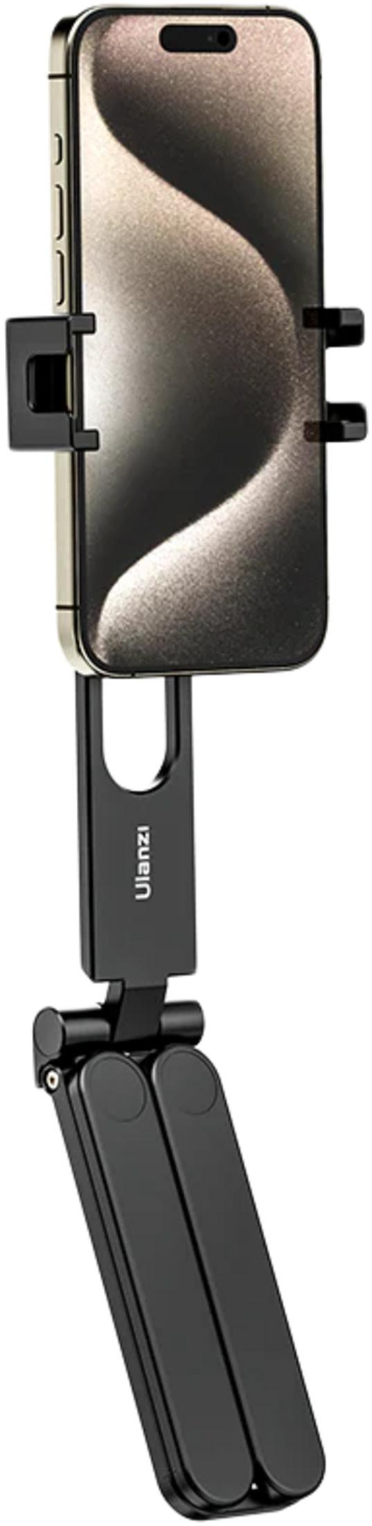 Smartfon jest zamocowany w czarnym uchwycie Ulanzi ze składaną podstawką.