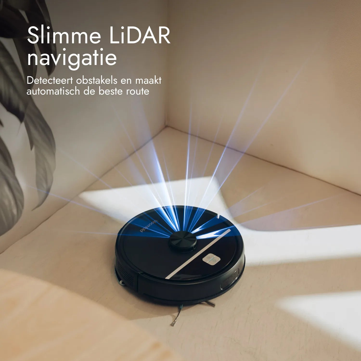 Ein schwarzer Saugroboter strahlt blaues LiDAR-Licht zur Navigation aus.