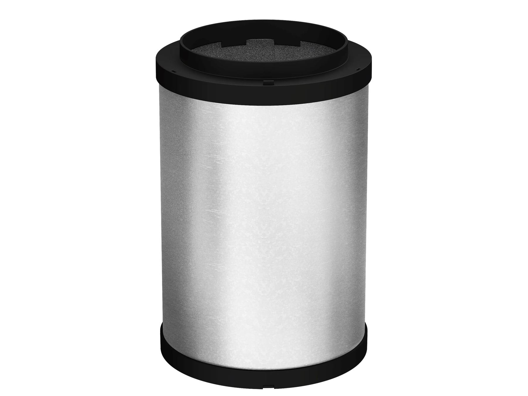 Un filtro de carbón cilíndrico con cuerpo de metal plateado y extremos de plástico negro, sobre fondo blanco.