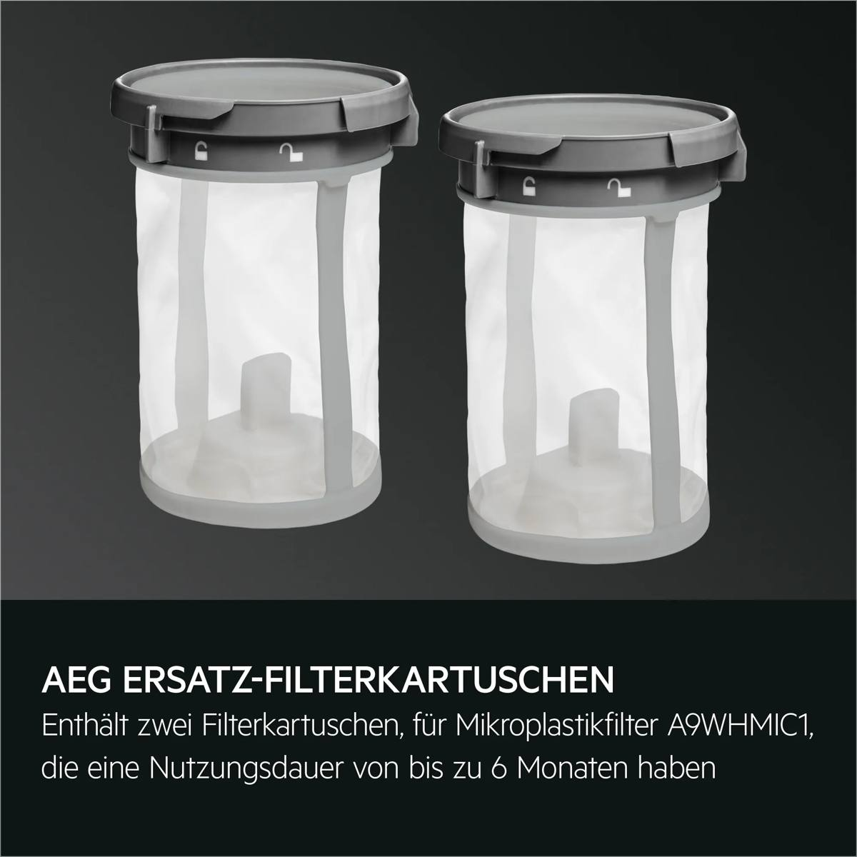 Zwei weiße AEG Ersatz-Filterkartuschen für den Mikroplastikfilter mit grauem Deckel vor dunklem Hintergrund.