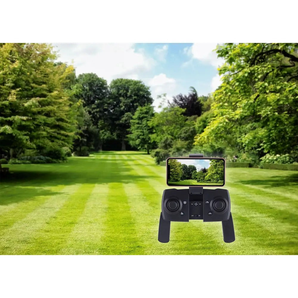 Un radiocomando per droni con smartphone mostra un parco verde sullo sfondo.