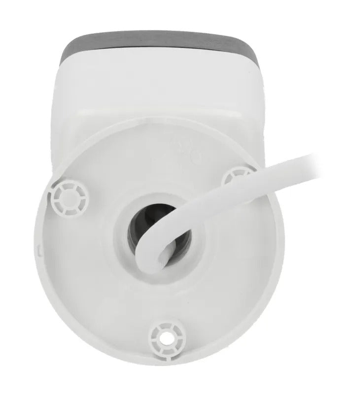 Vista inferior de una cámara de seguridad blanca con base circular, agujeros para tornillos y un cable grueso.