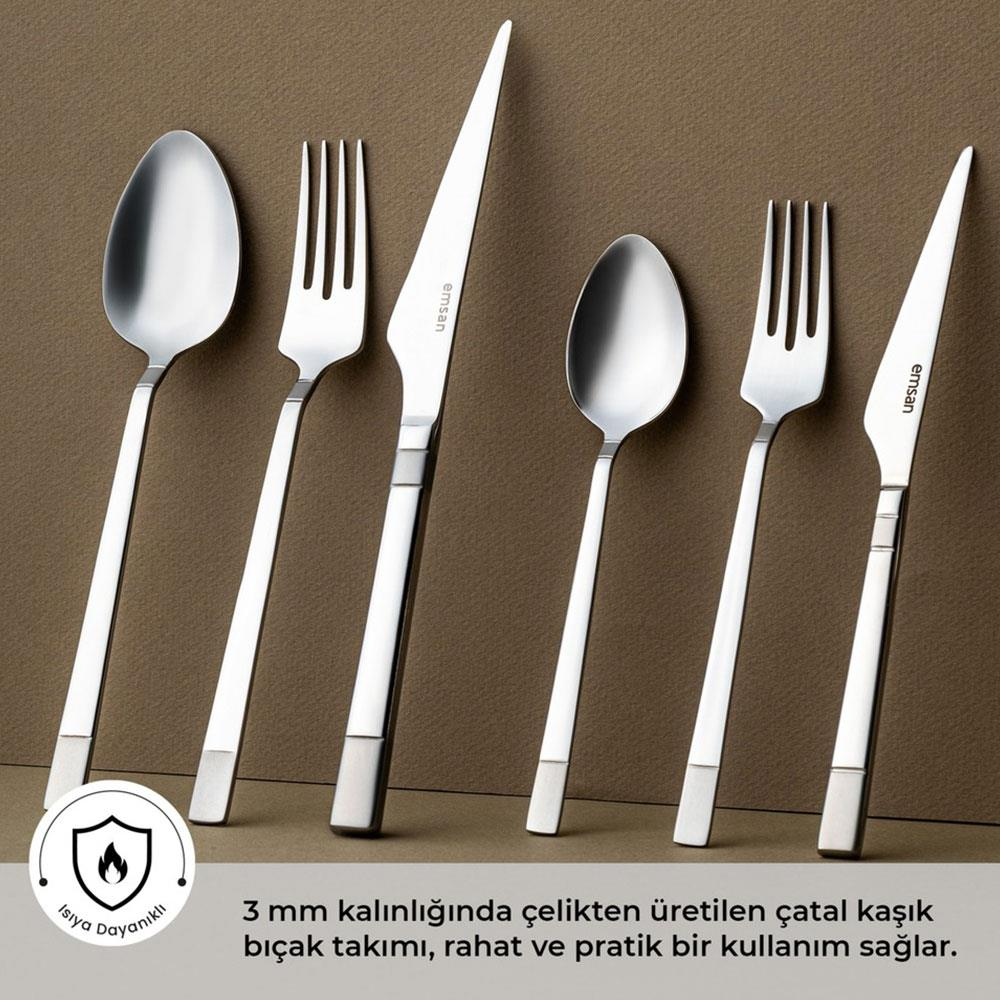 Kahverengi zemin üzerinde Emsan çelik çatal kaşık bıçak takımı.
