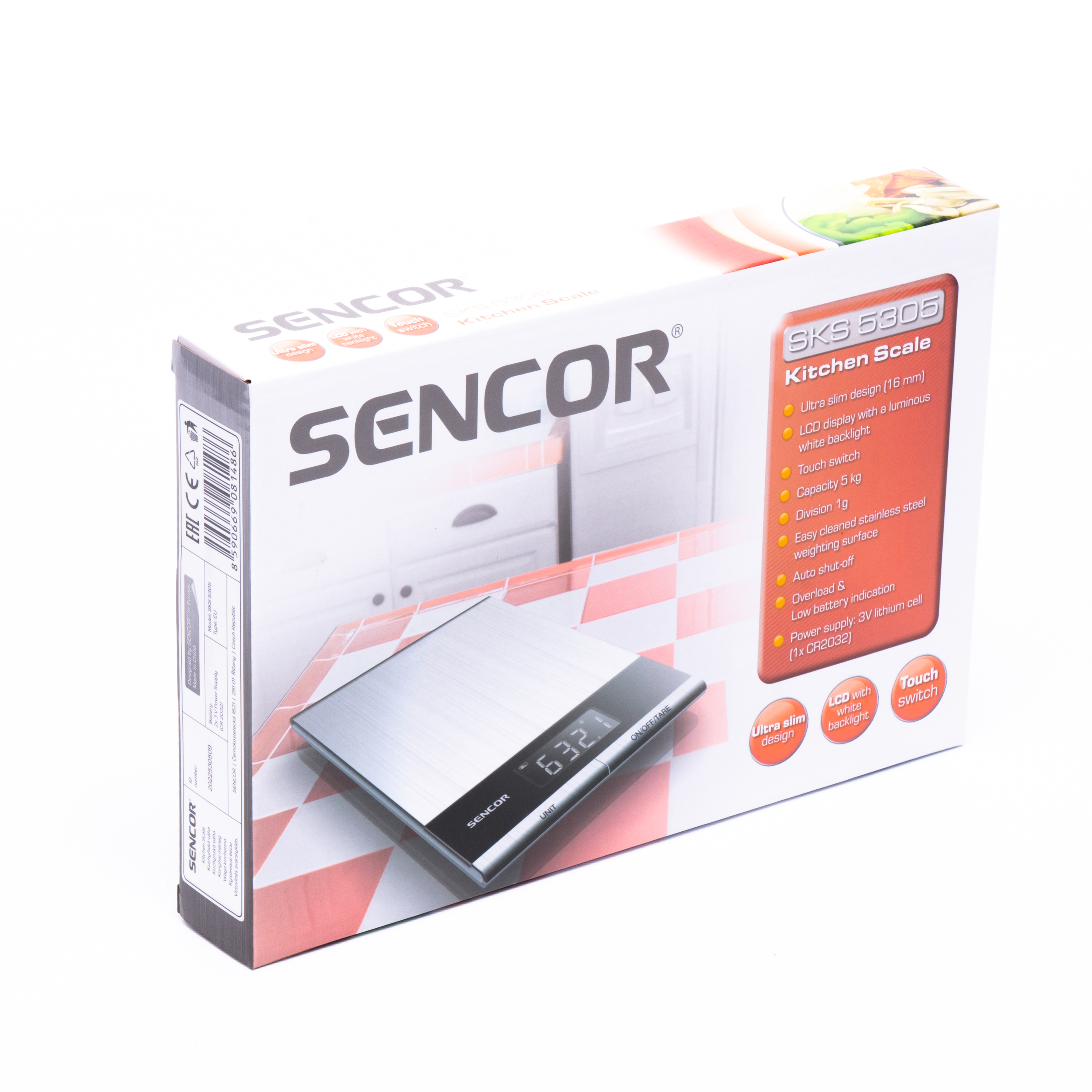 Confezione della bilancia da cucina Sencor SKS 5305, con bilancia argentata e sfondo a scacchi rosso.