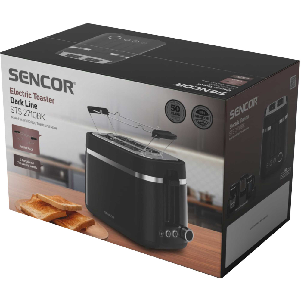 Opakowanie produktu czarnego tostera elektrycznego Sencor Dark Line STS 2710BK na drewnianej powierzchni.