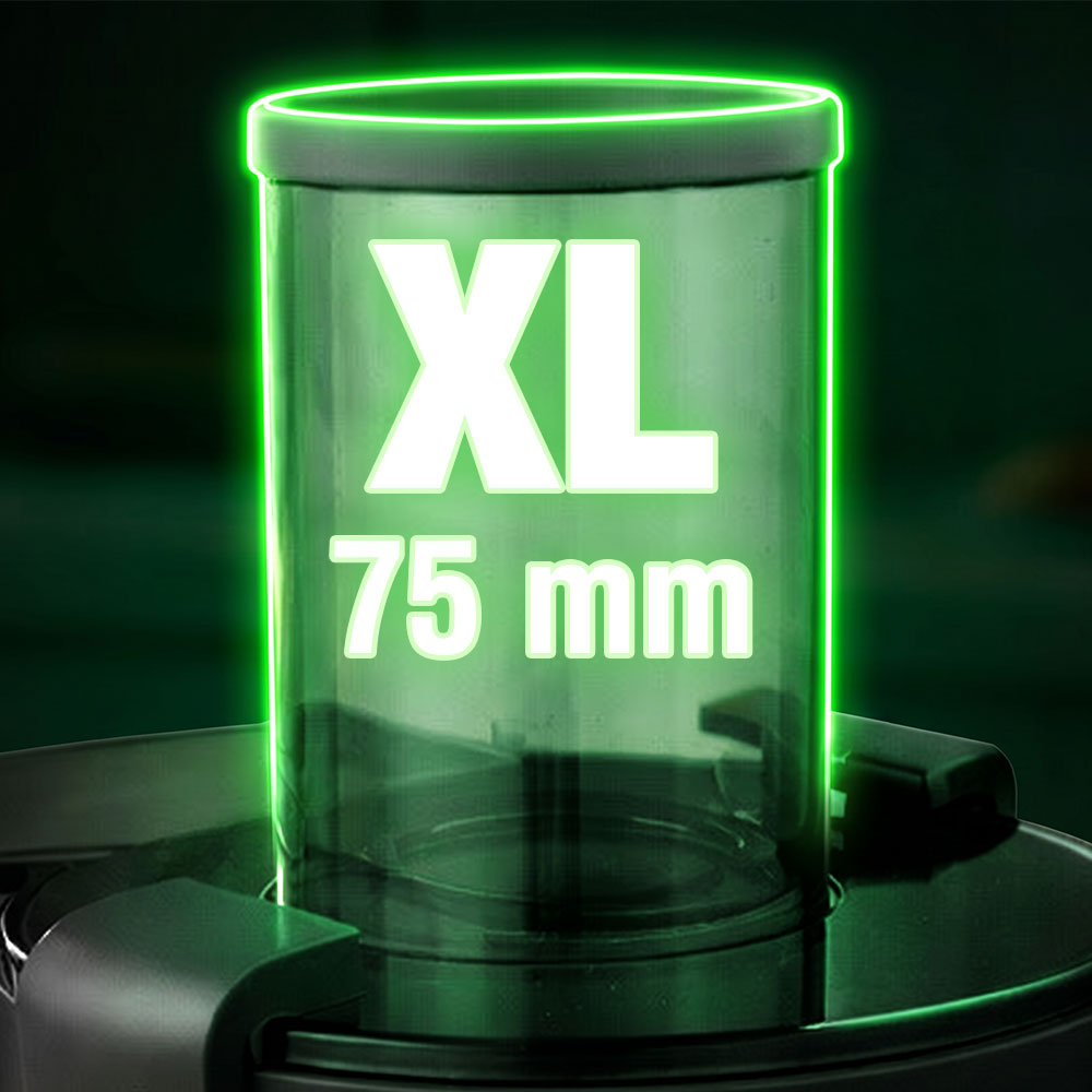 Ein transparenter Behälter mit leuchtend grüner Umrandung und der Aufschrift XL 75 mm.