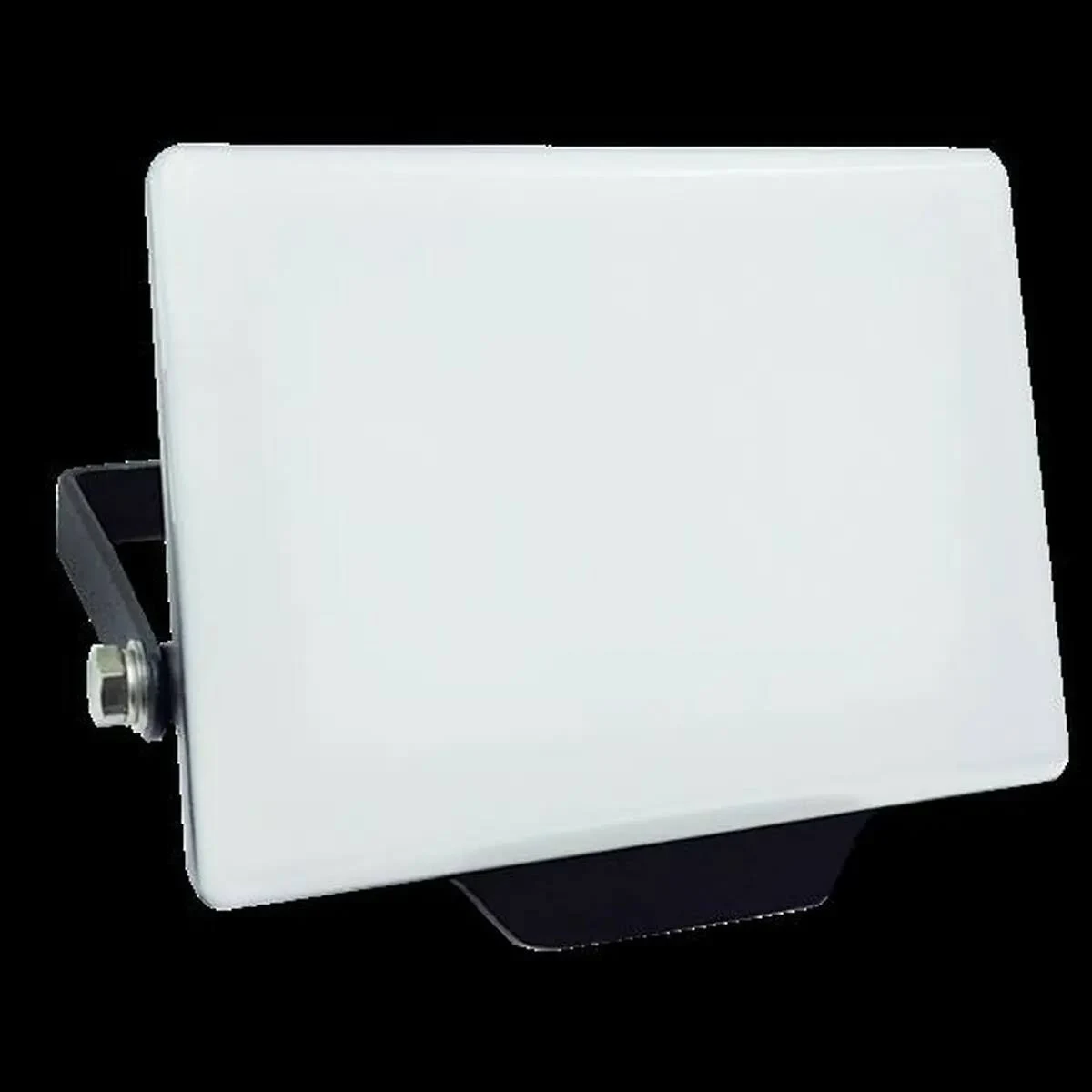 Un proyector LED blanco rectangular con un soporte de montaje negro y un perno sobre fondo negro.